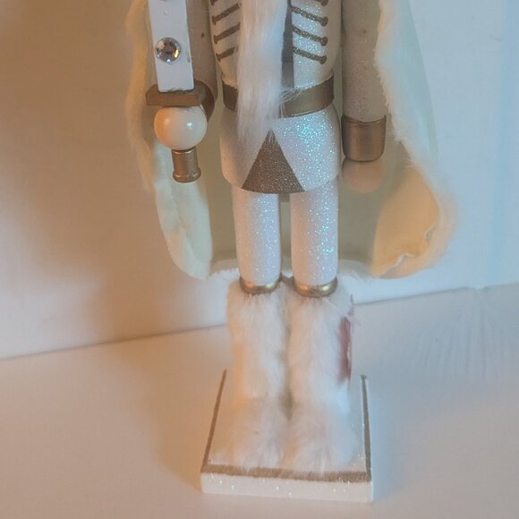 NWT 16" White Fur Snow Soldier Nutcracker Xmas Holiday Decor Michael's Ashland - Picture 7 of 16